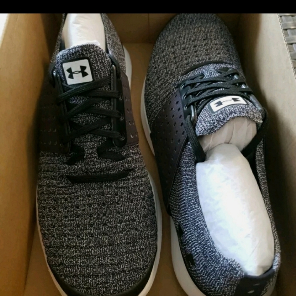 Under Armour boys Sneakers size 7y